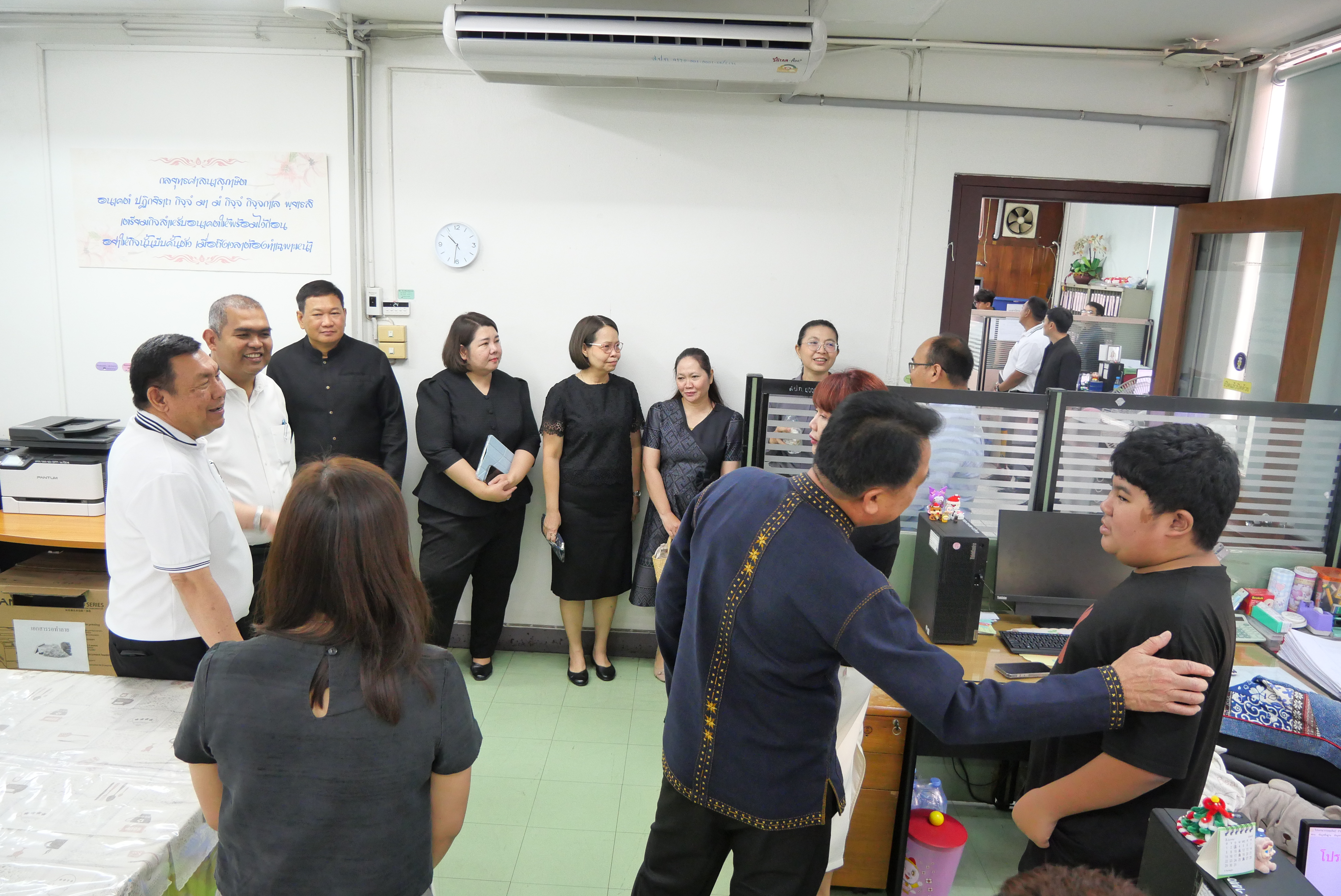 title - เลขาธิการ ส.ป.ก. ตรวจเยี่ยมบุคลากร ส.ป.ก. ถนนราชดำเนินนอก